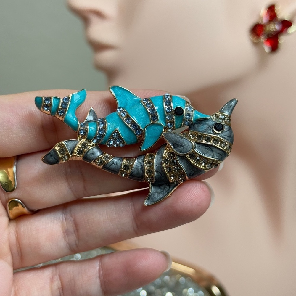 ⚜️ Blue and Silver Dolphin Brooch 🎏 - Picture 4 of 4